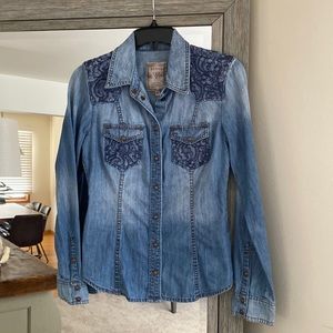 Guess, S, chambray & denim lace detail, front snap cowboy shirt, beautiful!!